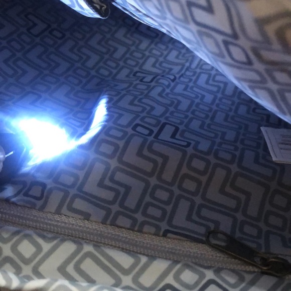 Travelon brand crossbody bag, great for travel and every day use! - Picture 7 of 16